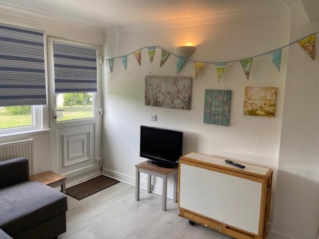 Chalet 87 Sandown Bay Holiday Centre Generous Money Off Ferry Crossing & Special Offer Until End Of June, September And Halloween Deals Now On Bagian luar foto